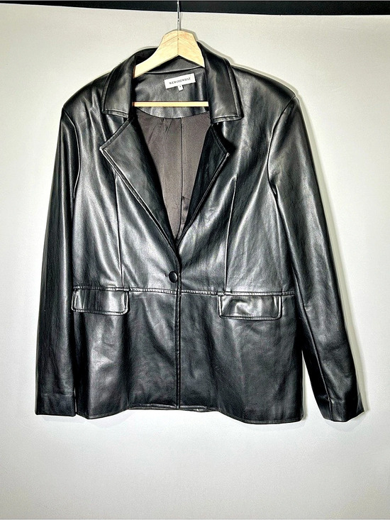 WeWoreWhat Jackets & Blazers - WEWOREWHAT Faux Leather Blazer Black Size Medium Like New